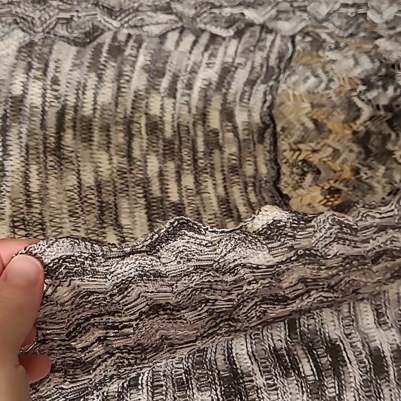 New Directions Women's Black and White Sweater Shrug with scalloped hem size 2X - Picture 6 of 8